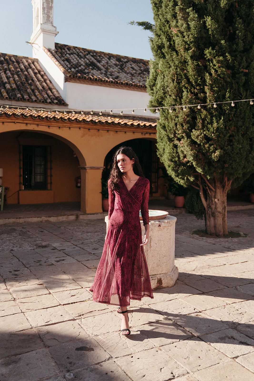 Vestido Guirnalda Guinda - Image 3